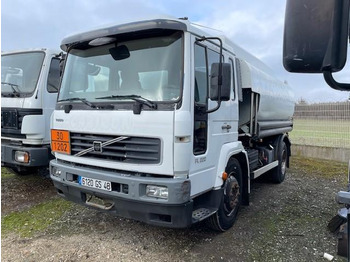 Camión cisterna VOLVO FL 220