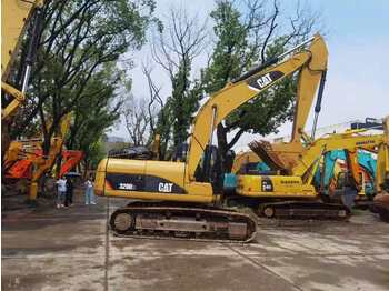 Arrendamiento de CATERPILLAR 320D2 CATERPILLAR 320D2: foto 1