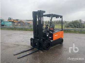 Carretilla elevadora eléctrica DOOSAN