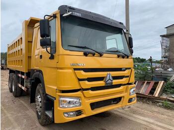 Camión volquete para transporte de equipos pesados SINOTRUK Howo Dump truck 371: foto 2