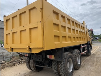 Camión volquete para transporte de equipos pesados SINOTRUK Howo Dump truck 371: foto 4