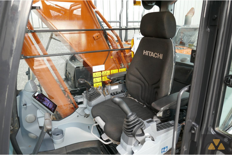 Excavadora de cadenas Hitachi ZX210LC-7: foto 8