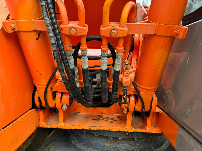 Excavadora de cadenas Hitachi ZX135US: foto 14