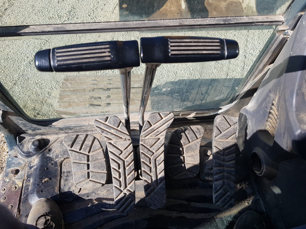 Excavadora de cadenas HYUNDAI HX 140 L: foto 25