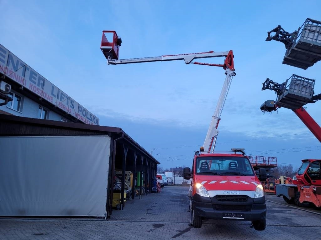 Camión con plataforma elevadora Multitel MX 170 - 17m Iveco Daily 35S11 - bucket truck boom: foto 8