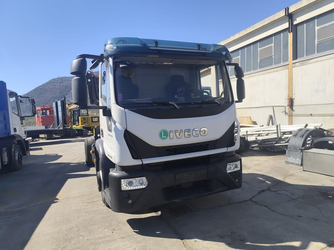 Camión grúa IVECO EUROCARGO 140-250: foto 28