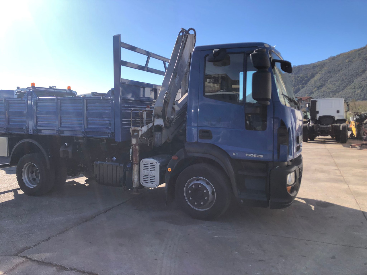 Camión grúa IVECO EUROCARGO 150E25P: foto 20