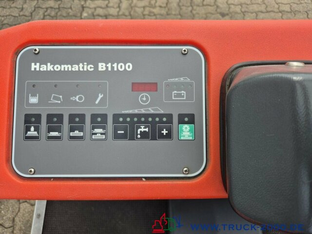 Barredora vial Hako Hakomatic B1100 Kehr- Nass- Scheuersaugmaschine: foto 6