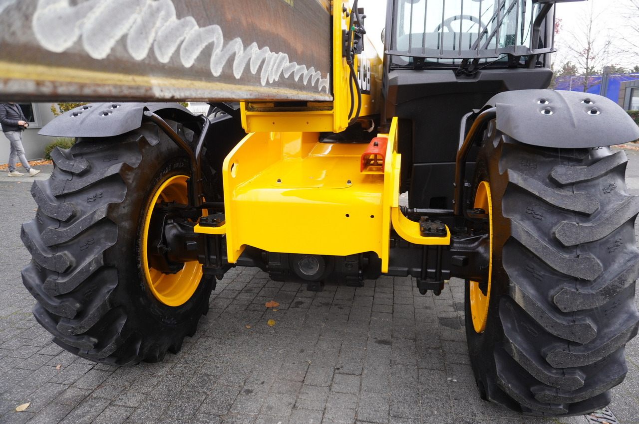 Arrendamiento de JCB 560-80 / 6 ton lifting capacity / power 146 HP JCB 560-80 / 6 ton lifting capacity / power 146 HP: foto 32