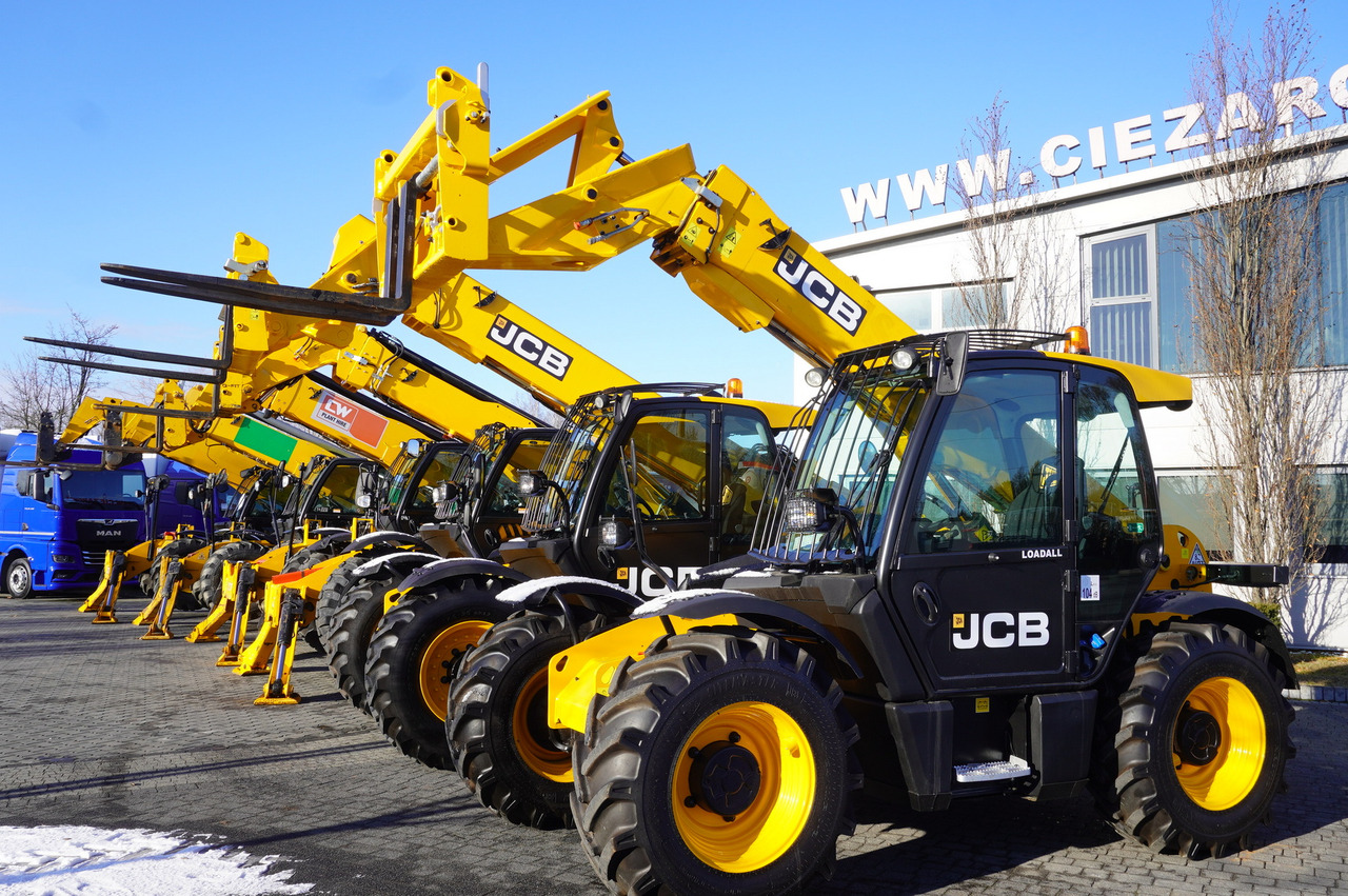 Arrendamiento de JCB 560-80 / 6 ton lifting capacity / power 146 HP JCB 560-80 / 6 ton lifting capacity / power 146 HP: foto 37