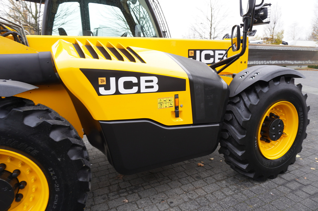 Arrendamiento de JCB 560-80 / 6 ton lifting capacity / power 146 HP JCB 560-80 / 6 ton lifting capacity / power 146 HP: foto 24