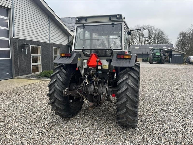 Tractor Massey Ferguson 390 HiLine med frontlift: foto 14