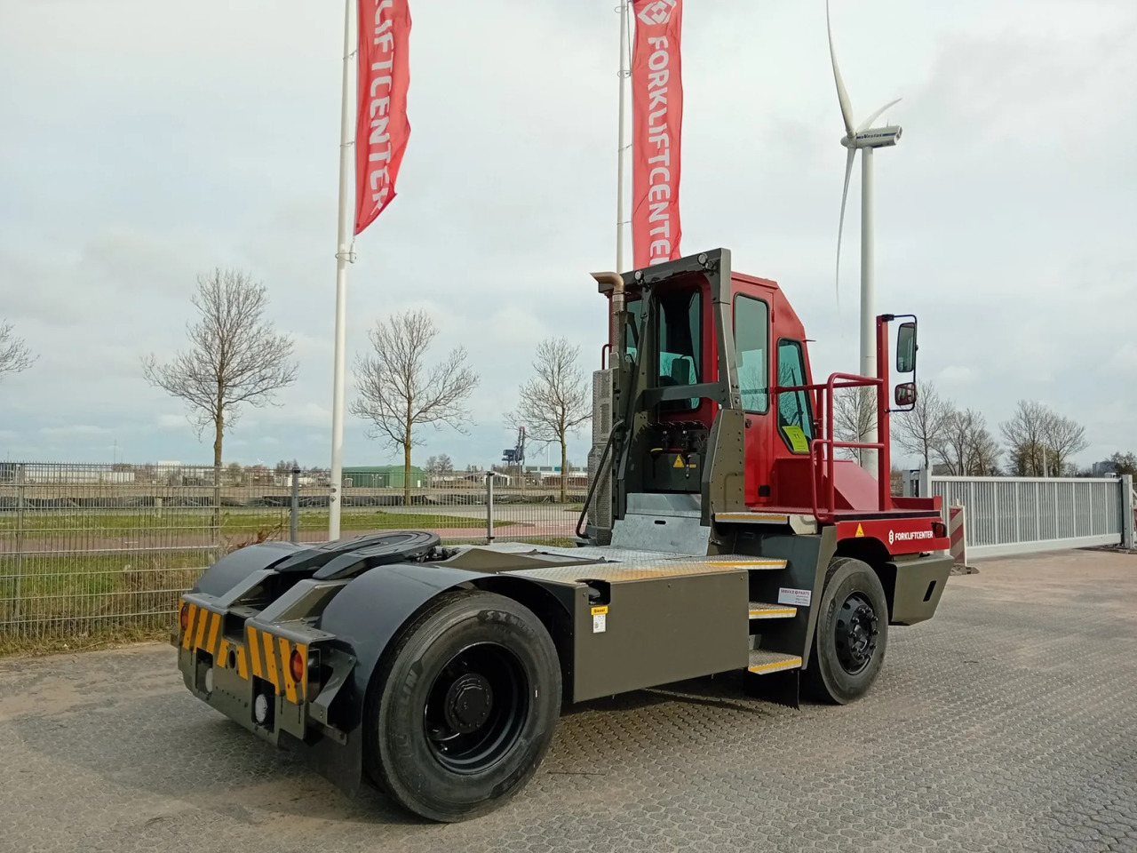 Tractor industrial TERBERG - YT220: foto 6