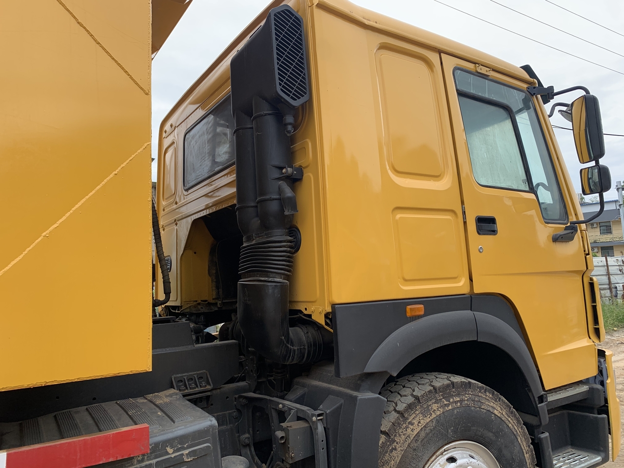 Camión volquete para transporte de equipos pesados SINOTRUK Howo Dump truck 371: foto 7